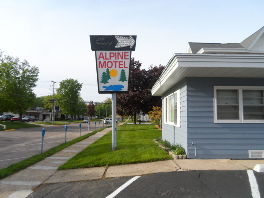 Alpine Motel In Heart Of Wisconsin Dells Downtown. المظهر الخارجي الصورة