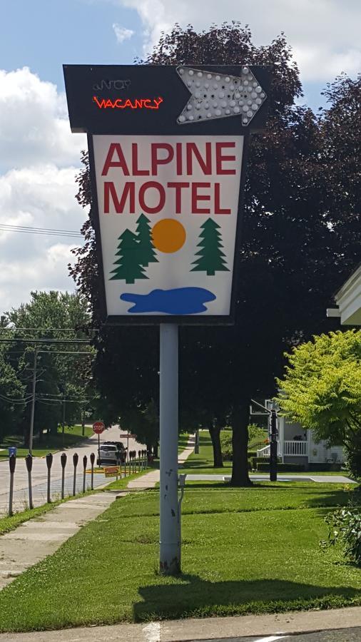 Alpine Motel In Heart Of Wisconsin Dells Downtown. المظهر الخارجي الصورة